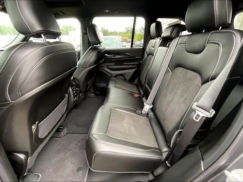 New 2025 Jeep Grand Cherokee Laredo image 10