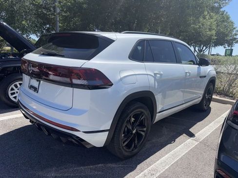 Used 2025 Volkswagen Atlas Cross Sport SEL R-Line image 2