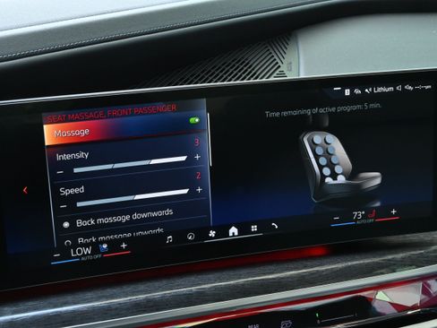 Used 2024 BMW 760i xDrive AWD/4WD image 20