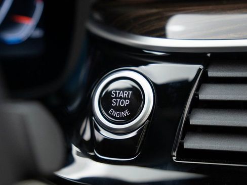 Used 2023 BMW 540i xDrive w/ M Sport Package image 25