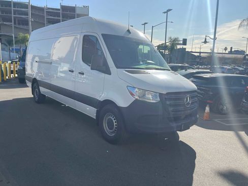 Used 2021 Mercedes-Benz Sprinter 2500 image 25