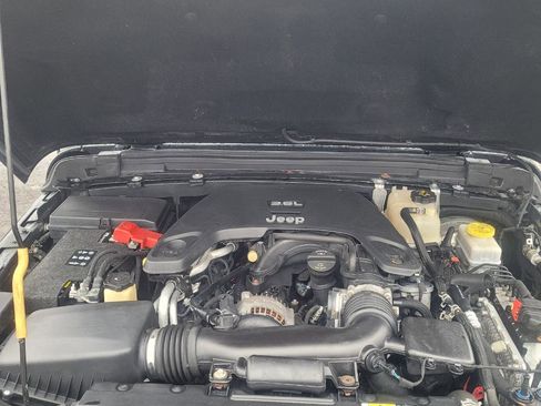 Used 2018 Jeep Wrangler Unlimited Rubicon w/ Dual Top Group image 37