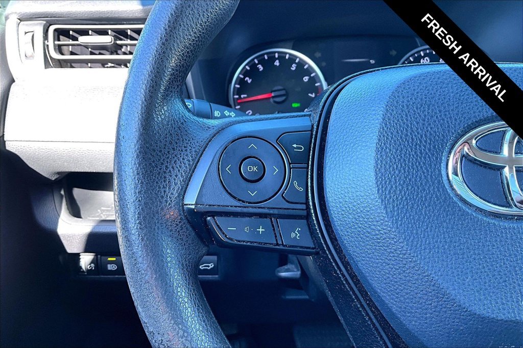 Used 2021 Toyota RAV4 XLE w/ Convenience Package AWD/4WD image 16