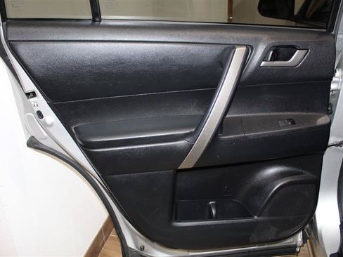 Used 2013 Toyota Highlander SE AWD/4WD image 34
