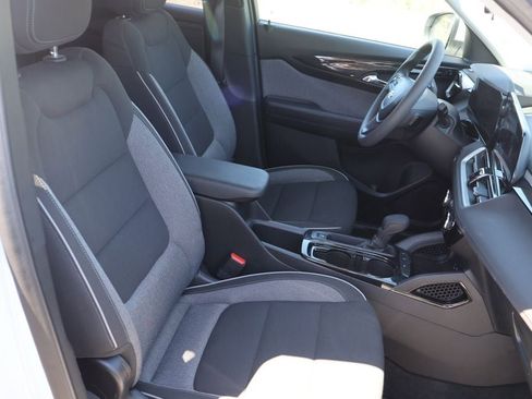 Used 2025 Chevrolet TrailBlazer LT FWD image 14