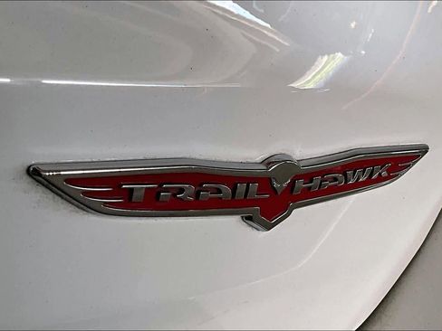 Used 2018 Jeep Grand Cherokee Trailhawk w/ Trailhawk Luxury Group image 9