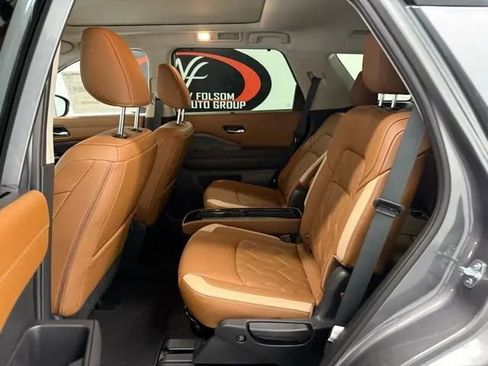 New 2026 Nissan Pathfinder Platinum image 17