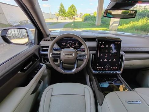 Used 2025 GMC Yukon Denali w/ LPO, Floor Liner Package RWD image 28