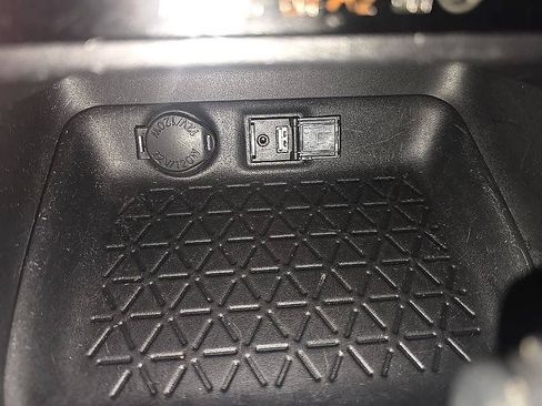 Used 2019 Toyota RAV4 LE AWD/4WD image 24