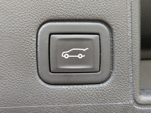 Used 2023 GMC Terrain SLT image 14