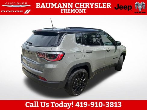 Used 2023 Jeep Compass Latitude w/ Sun and Sound Group AWD/4WD image 6