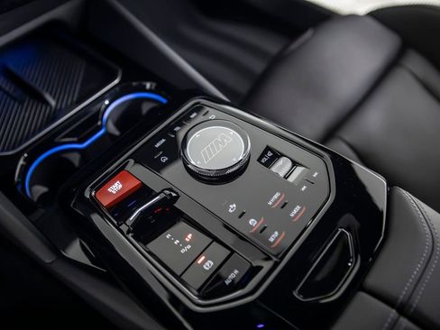 Used 2026 BMW M5 w/ Executive Package image 37