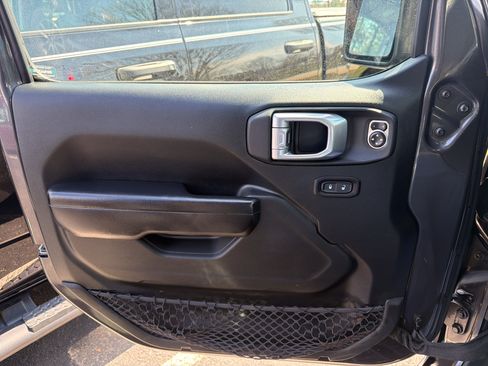 Used 2021 Jeep Wrangler Willys AWD/4WD image 31