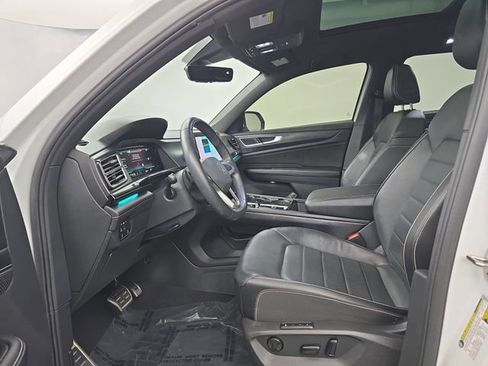 Used 2024 Volkswagen Atlas Cross Sport SEL R-Line AWD/4WD image 21