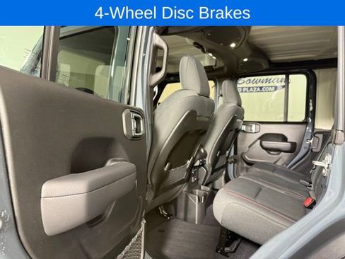 Used 2025 Jeep Wrangler Unlimited Rubicon AWD/4WD image 14