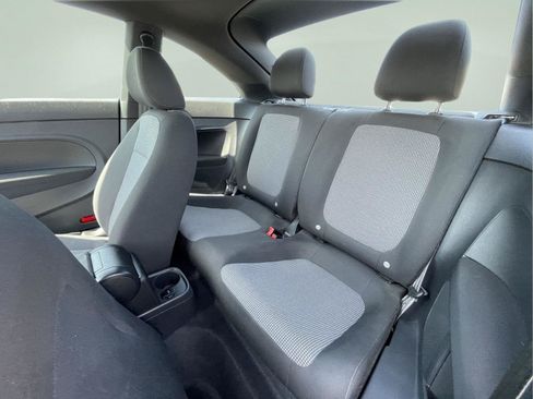 Used 2018 Volkswagen Beetle 2.0T FWD image 17