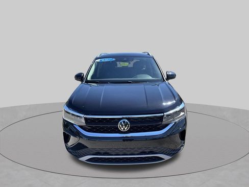 Certified 2023 Volkswagen Taos SE FWD image 3