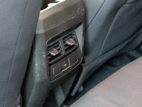 Used 2024 GMC Canyon Elevation image 32