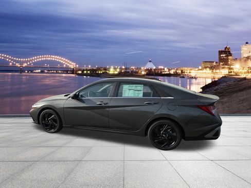 New 2026 Hyundai Elantra SEL Sport FWD image 3