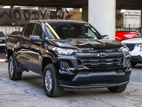 Used 2024 Chevrolet Colorado LT w/ LT Convenience Package image 3