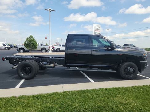 New 2026 RAM 3500 Tradesman AWD/4WD image 9