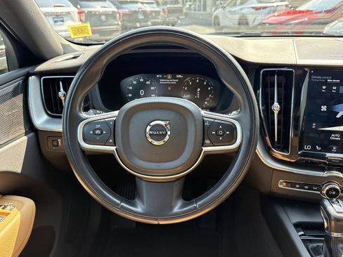 Used 2019 Volvo XC60 T6 Momentum w/ Multimedia Package AWD/4WD image 12