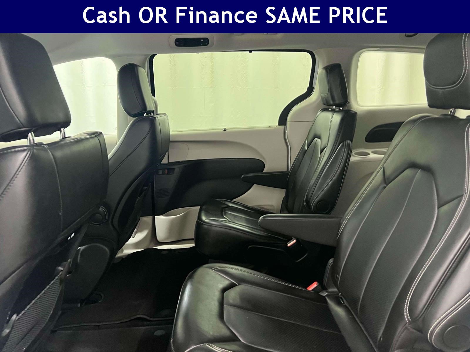 Used 2024 Chrysler Pacifica Touring-L FWD image 13