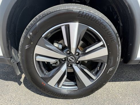 Used 2025 Nissan Rogue SL w/ SL Premium Package AWD/4WD image 37