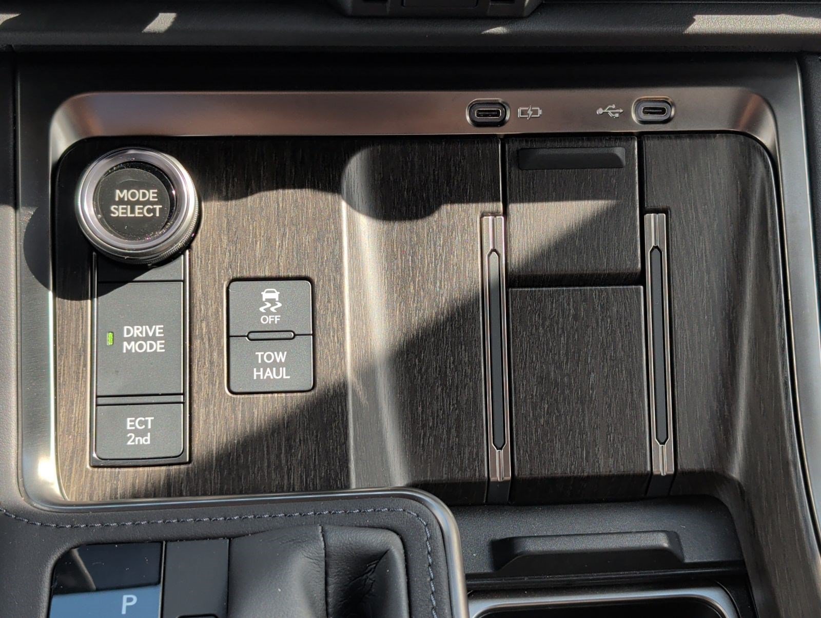 Used 2025 Lexus GX 550 w/ Accessory Package (2T) AWD/4WD image 20