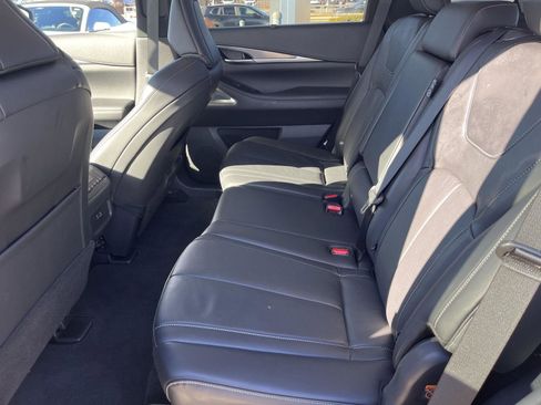 Certified 2025 INFINITI QX60 Luxe image 12