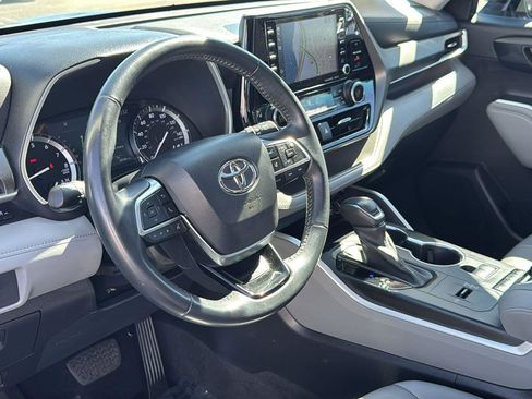 Used 2021 Toyota Highlander XLE image 23