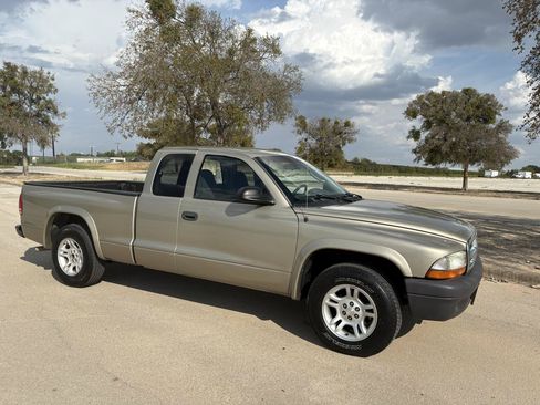 Used 2004 Dodge Dakota 2WD Club Cab w/ Tire & Handling Group image 40