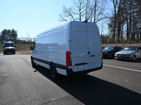 Used 2025 Mercedes-Benz Sprinter 2500 image 4