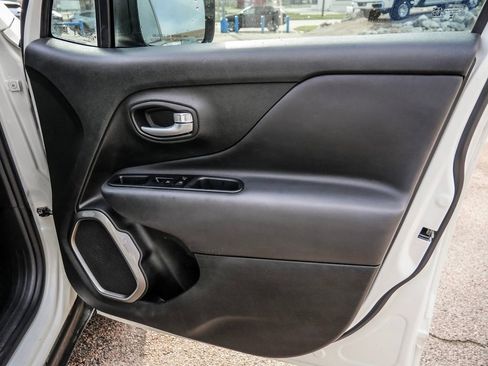 Used 2023 Jeep Renegade Latitude AWD/4WD image 17