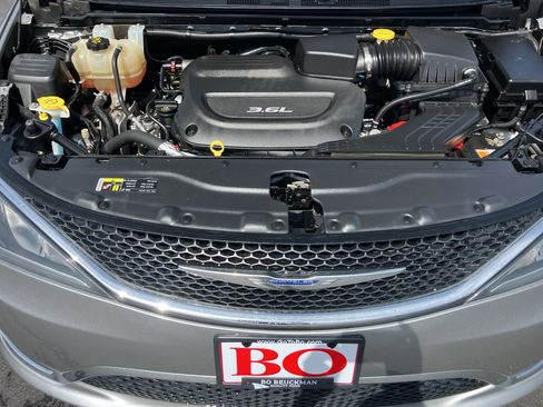 Used 2017 Chrysler Pacifica Touring-L Plus w/ Tire & Wheel Group FWD image 37