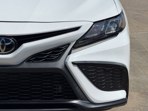Used 2024 Toyota Camry SE FWD image 4
