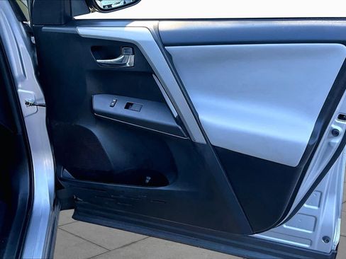Used 2017 Toyota RAV4 XLE AWD/4WD image 22