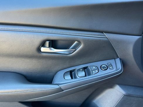 Used 2024 Nissan Sentra SV FWD image 13