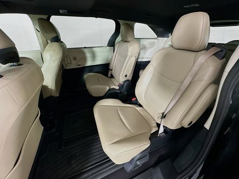 Used 2021 Toyota Sienna XLE w/ XLE Plus Package image 29