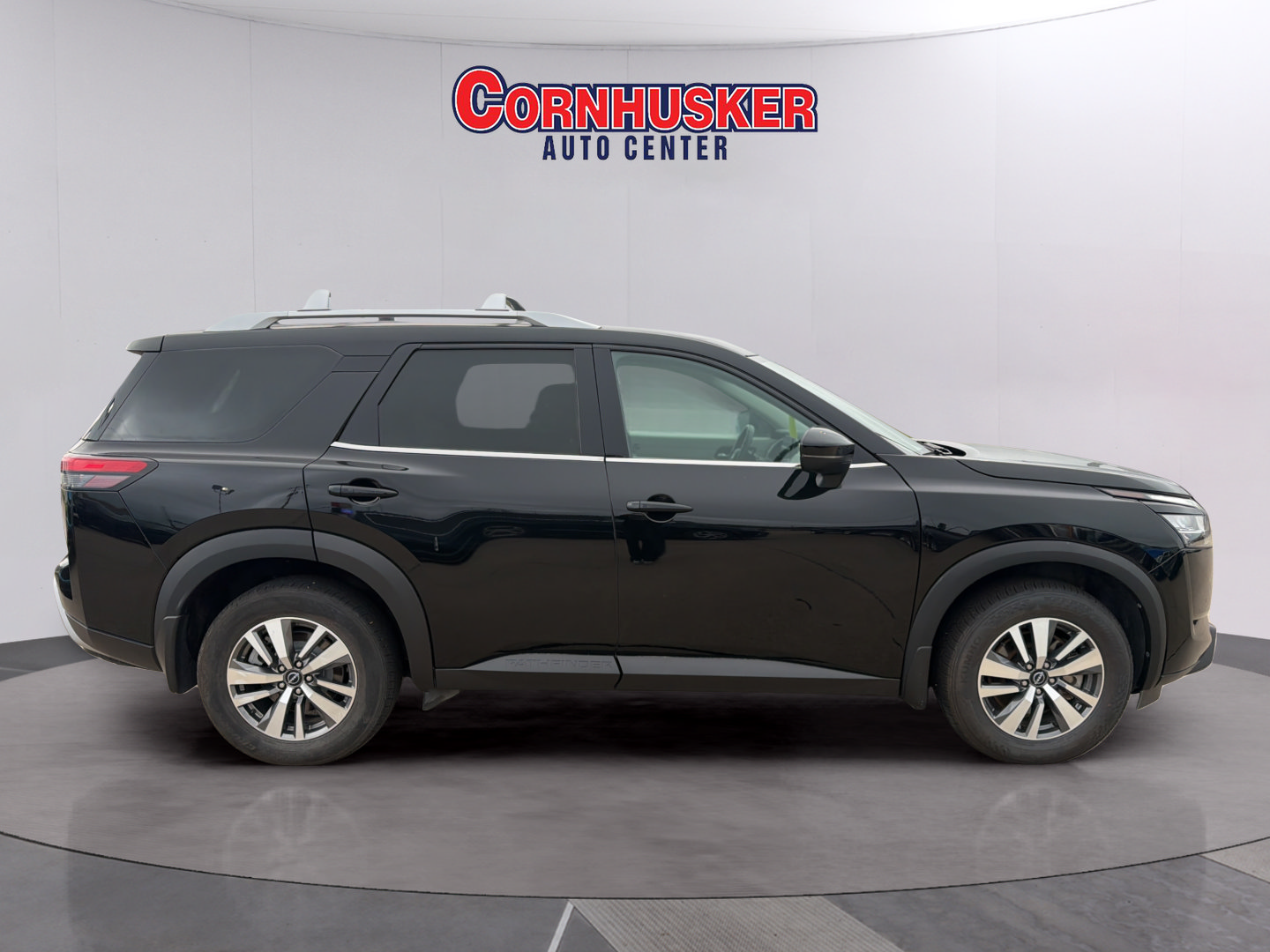 Used 2023 Nissan Pathfinder SL w/ Black Appearance Package AWD/4WD image 8