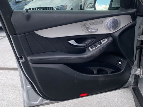 Used 2020 Mercedes-Benz GLC 300 image 8