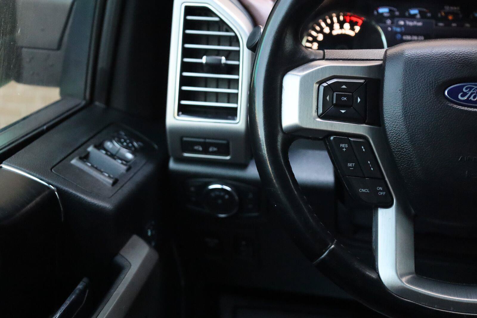 Used 2020 Ford F150 Platinum w/ Equipment Group 701A Luxury AWD/4WD image 31