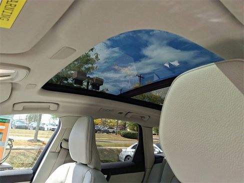 Used 2024 Volvo XC60 B5 Plus image 17