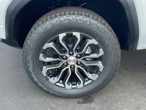 New 2026 GMC Canyon Denali image 9