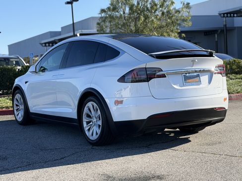 Used 2020 Tesla Model X Long Range image 10
