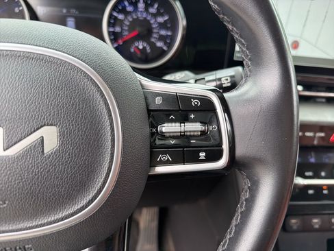 Used 2022 Kia Carnival SX FWD image 16