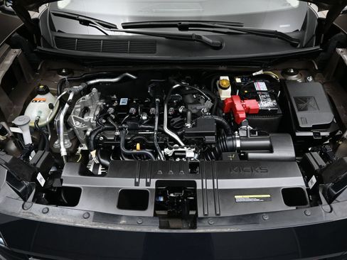 Used 2025 Nissan Kicks SR FWD image 8