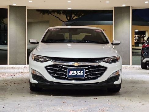 Used 2025 Chevrolet Malibu LT FWD image 2