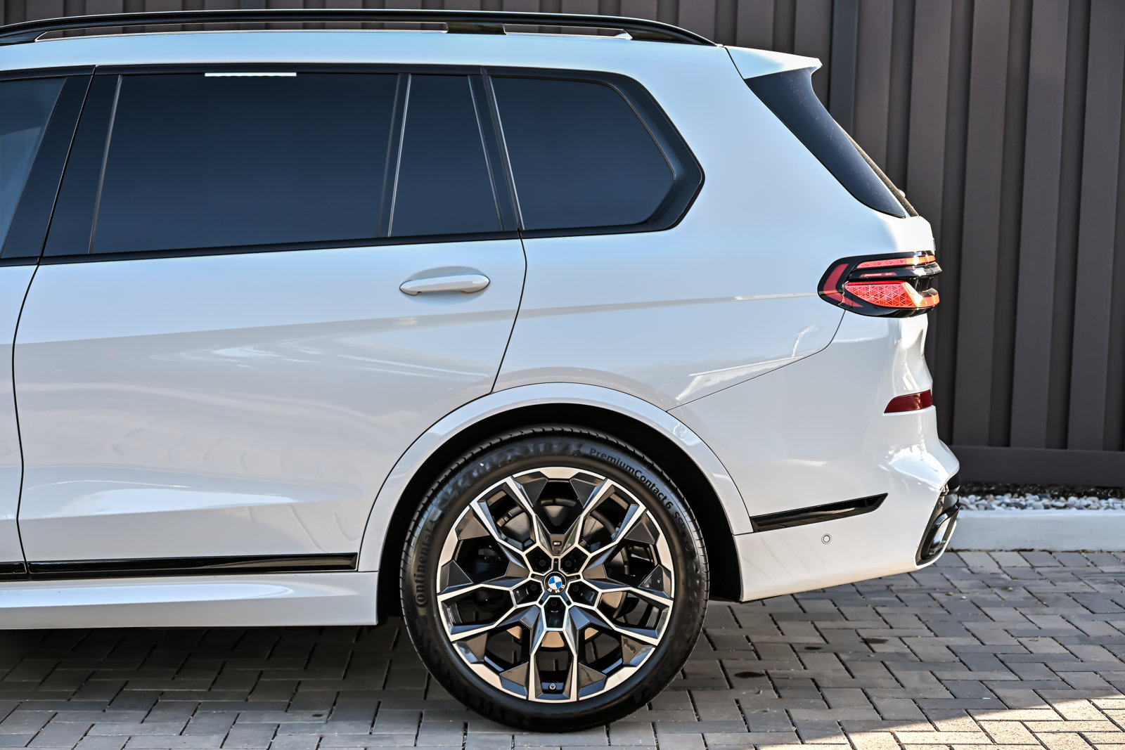 Used 2024 BMW X7 xDrive40i w/ M Sport Package AWD/4WD image 12