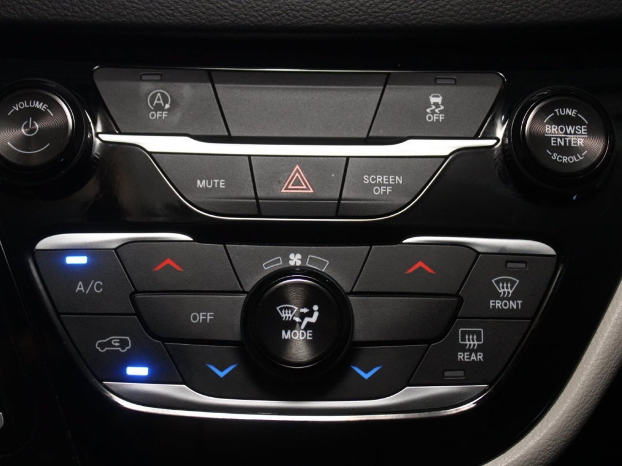 Used 2024 Chrysler Voyager LX FWD image 32